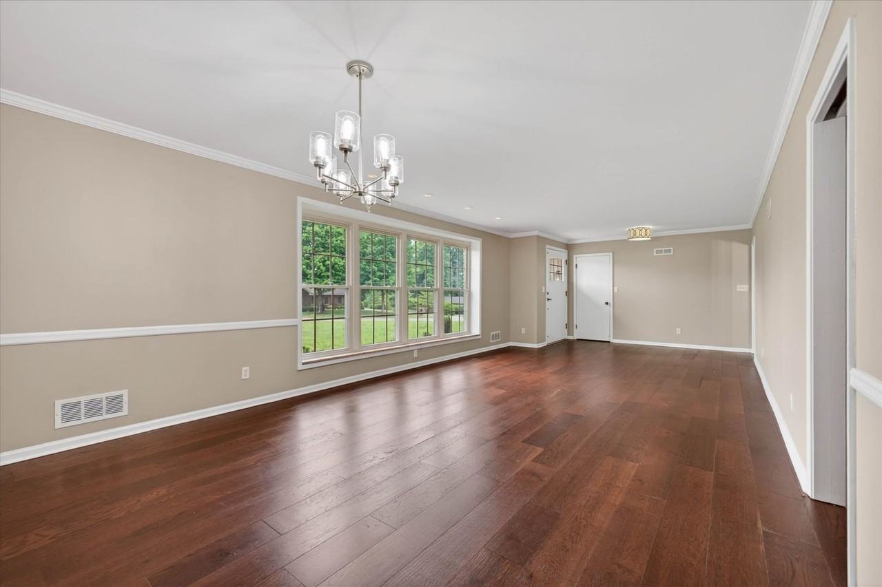 306 Locust Rd - Photo 7 of 39