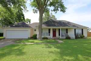 featured image of 134 Pecan St