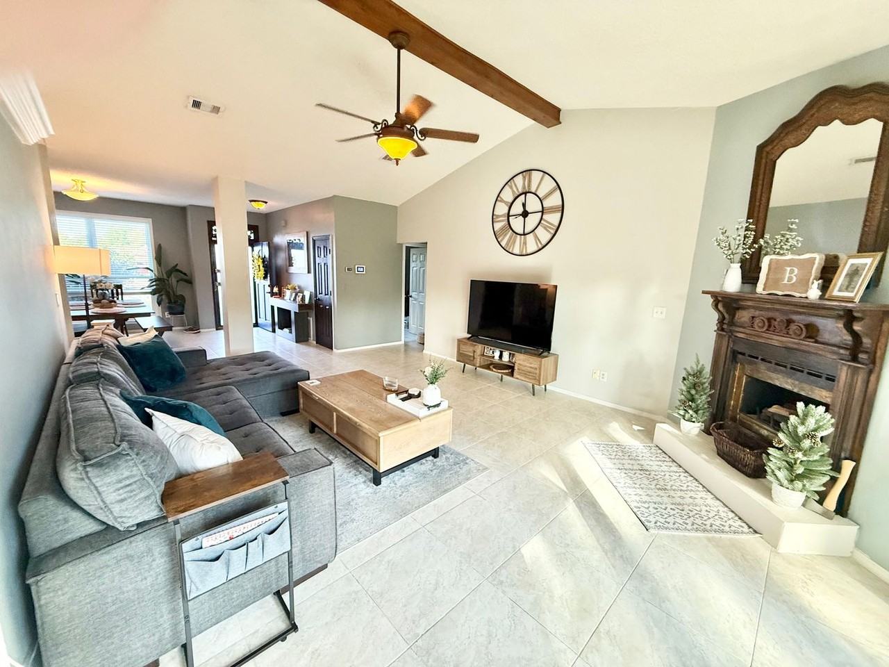 4457 Parkwood Sq - Photo 3 of 27