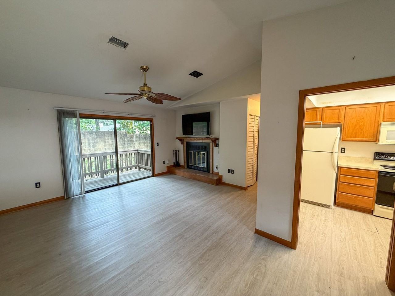 2260 W University Ave - Photo 3 of 23