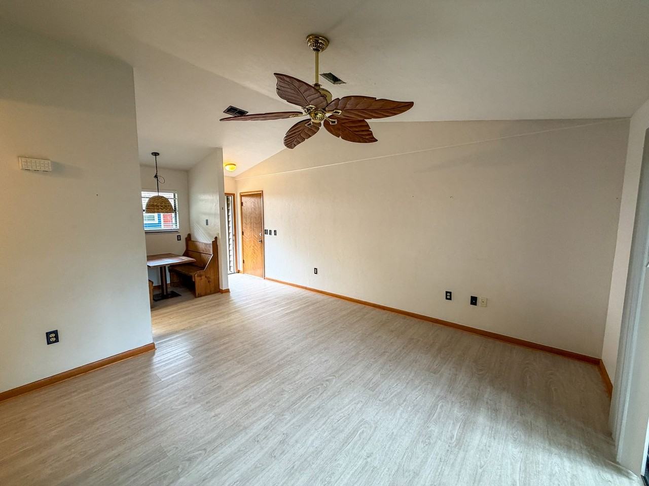 2260 W University Ave - Photo 4 of 23