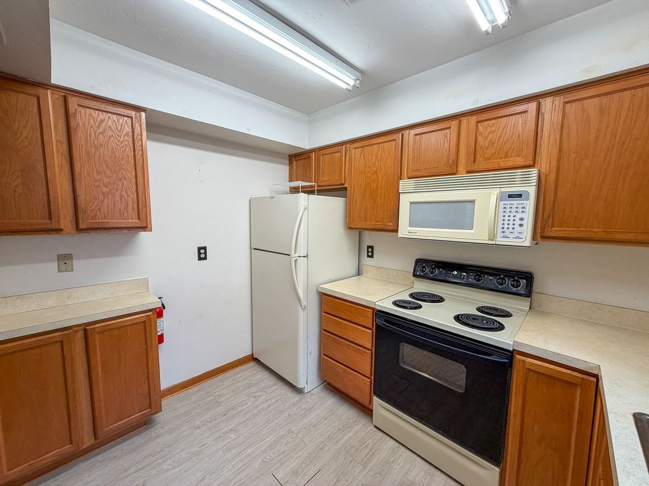 2260 W University Ave - Photo 7 of 23