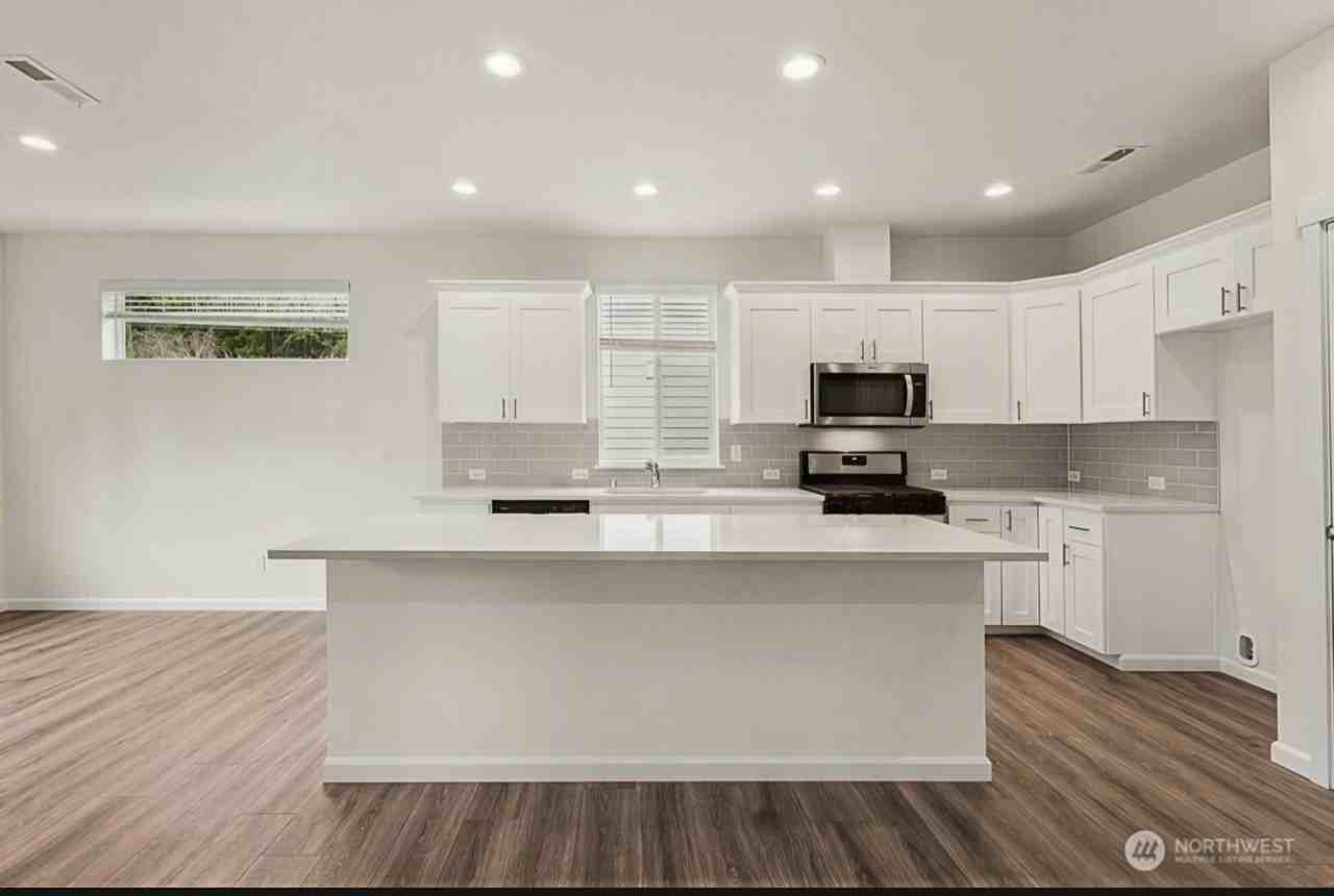 9960 Merrick St Se - Photo 4 of 29