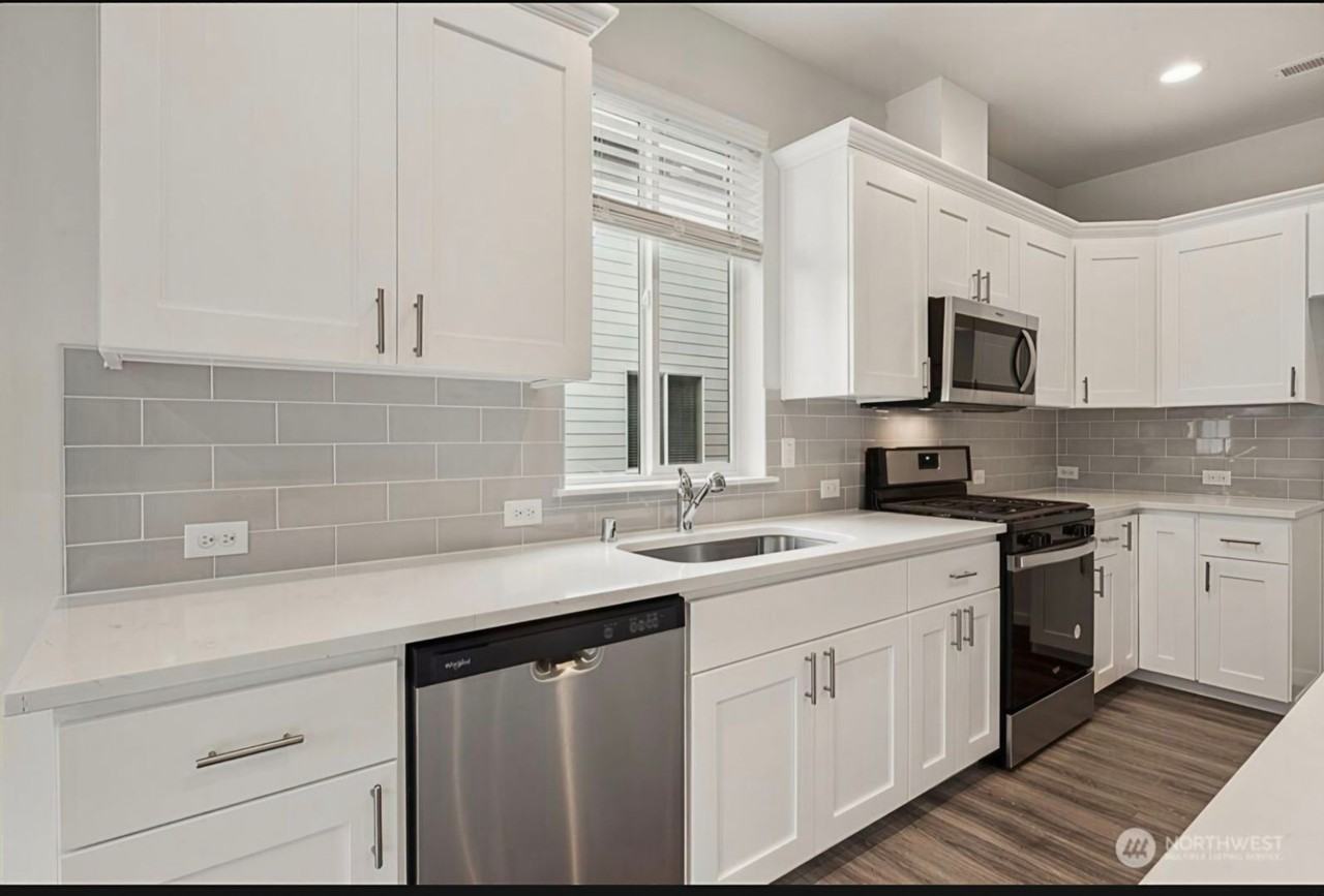 9960 Merrick St Se - Photo 3 of 29