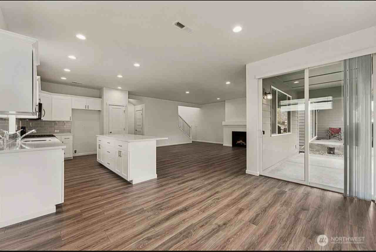 9960 Merrick St Se - Photo 7 of 29