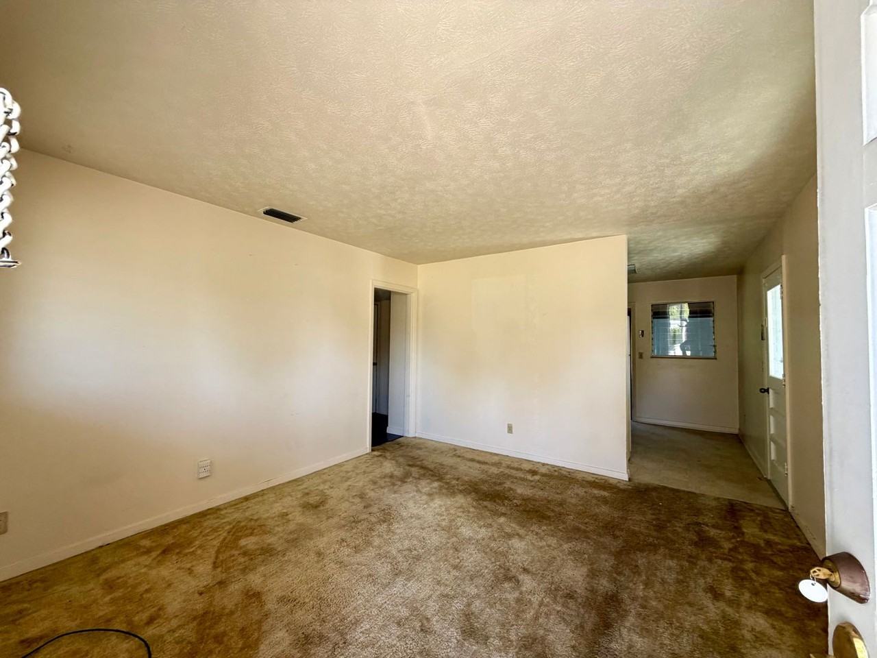 2224 Edgewood Dr - Photo 3 of 9