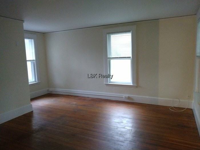 68 Green St - Photo 2 of 15