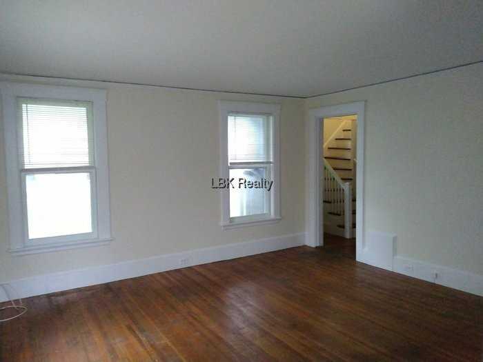 68 Green St - Photo 3 of 15
