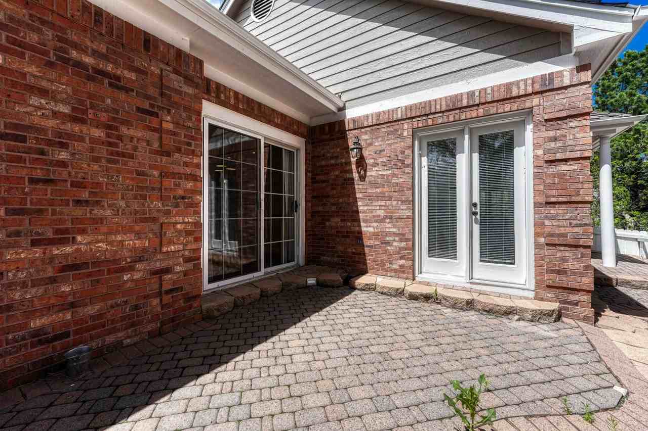9885 Greensview Cir