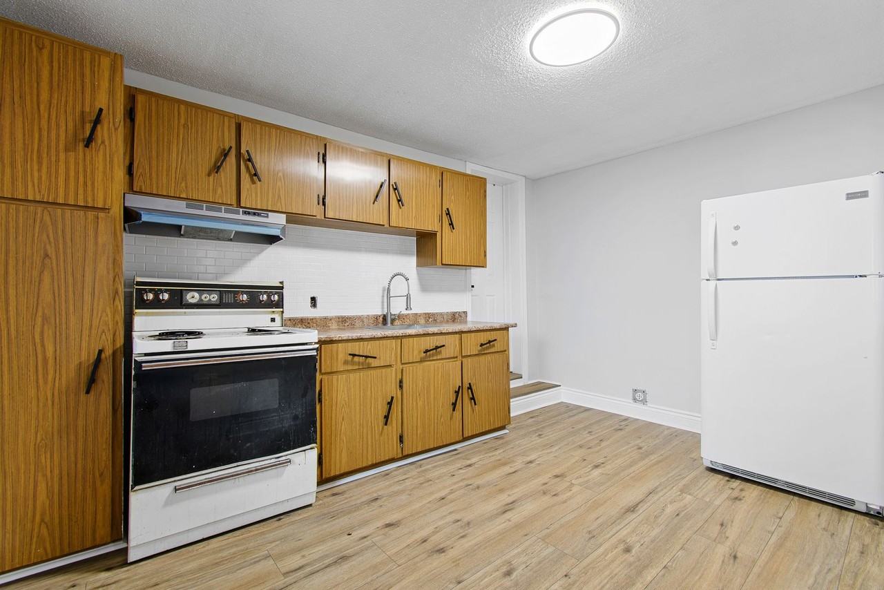 112-B Rue Garneau - Photo 2 of 8