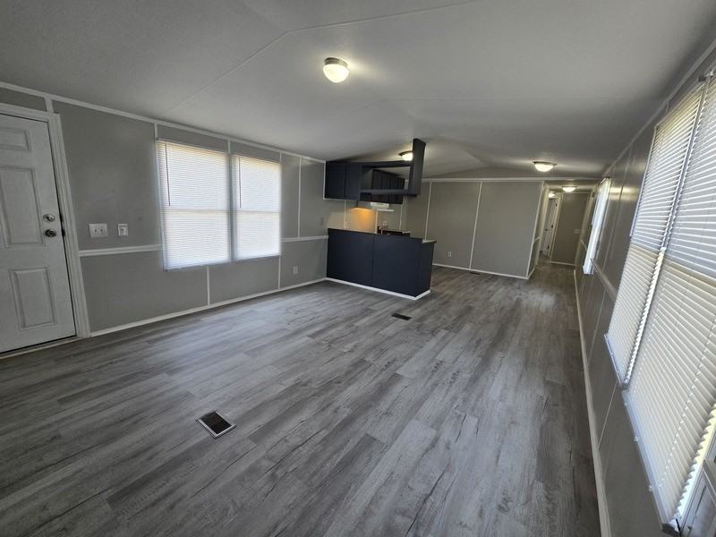 421 Starlit Dr - Photo 4 of 26