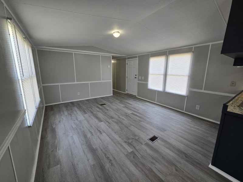 421 Starlit Dr - Photo 5 of 26