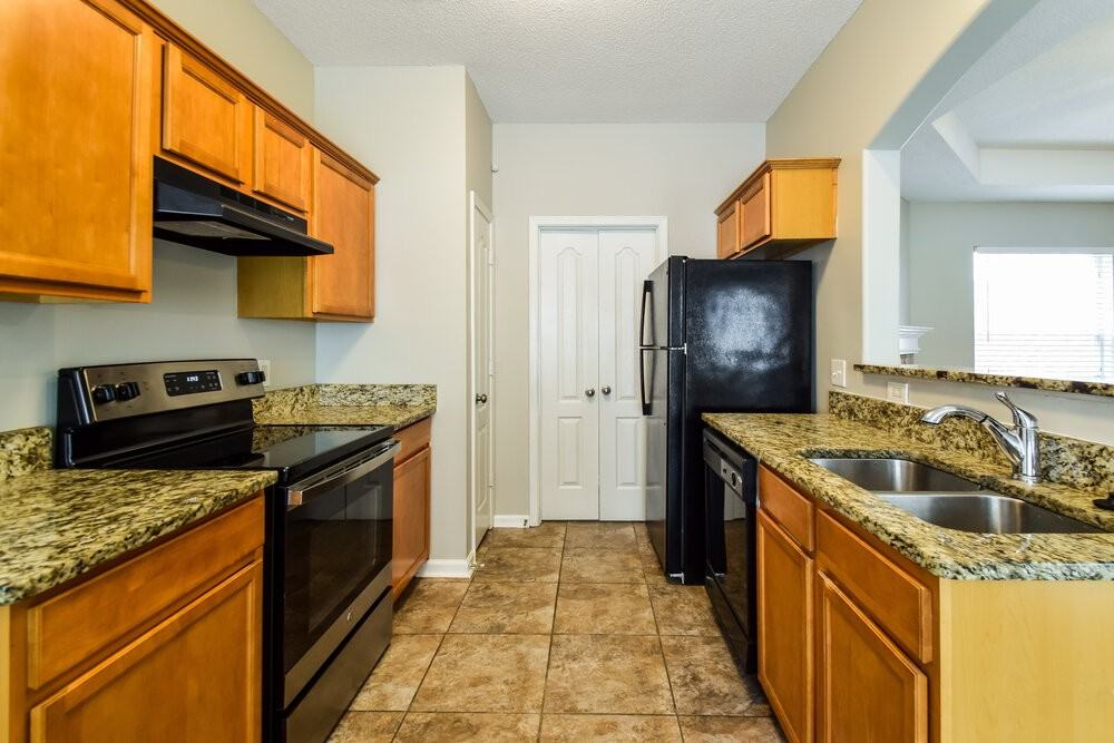 10093 Woodland Hills Dr - Photo 7 of 17