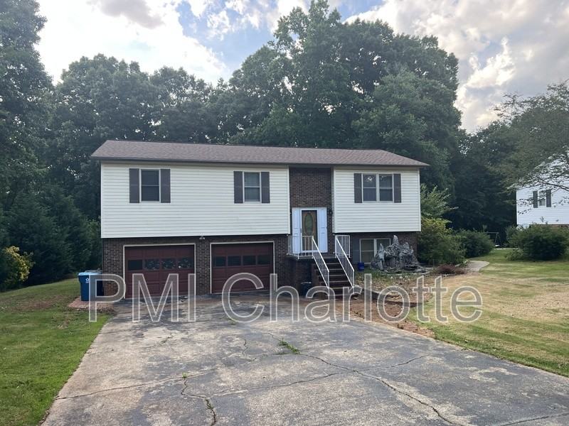 1784 Ashley St - Photo 2 of 25