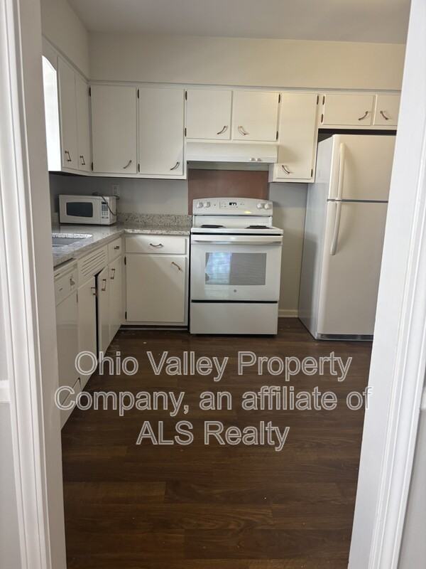 2551 Glenmary Ave - Photo 2 of 16