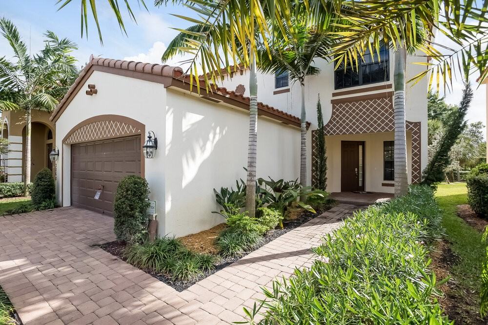 3868 Aspen Leaf Dr