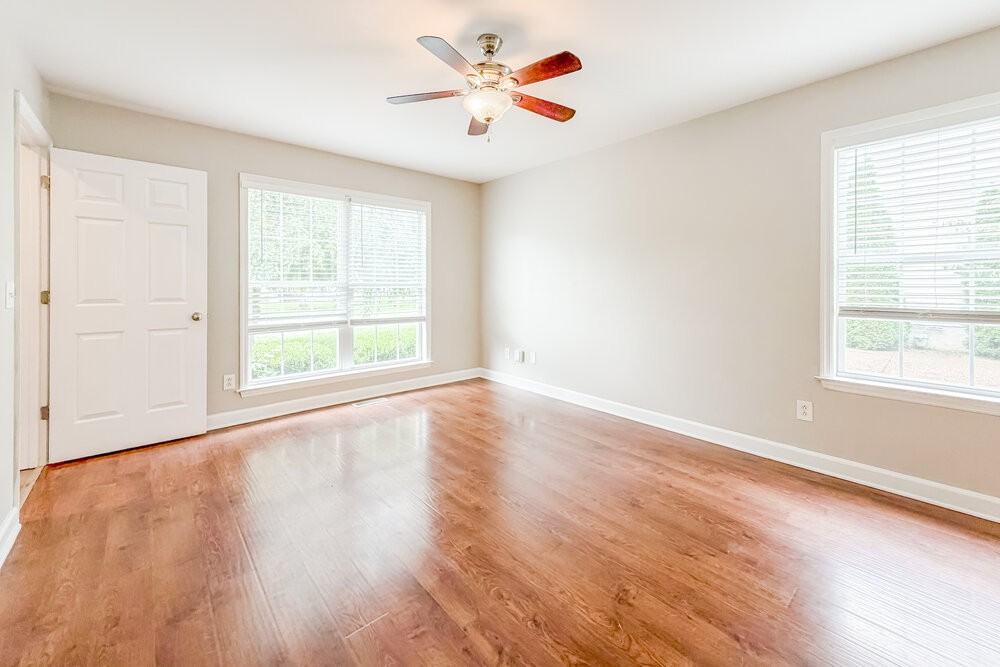 2853 Sutherland Dr - Photo 6 of 17