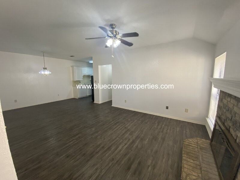 10307 Lone Pine Ln - Photo 2 of 12
