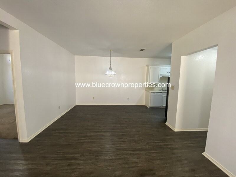 10307 Lone Pine Ln - Photo 3 of 12