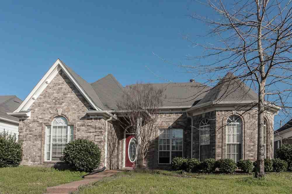 1112 Averett Ln