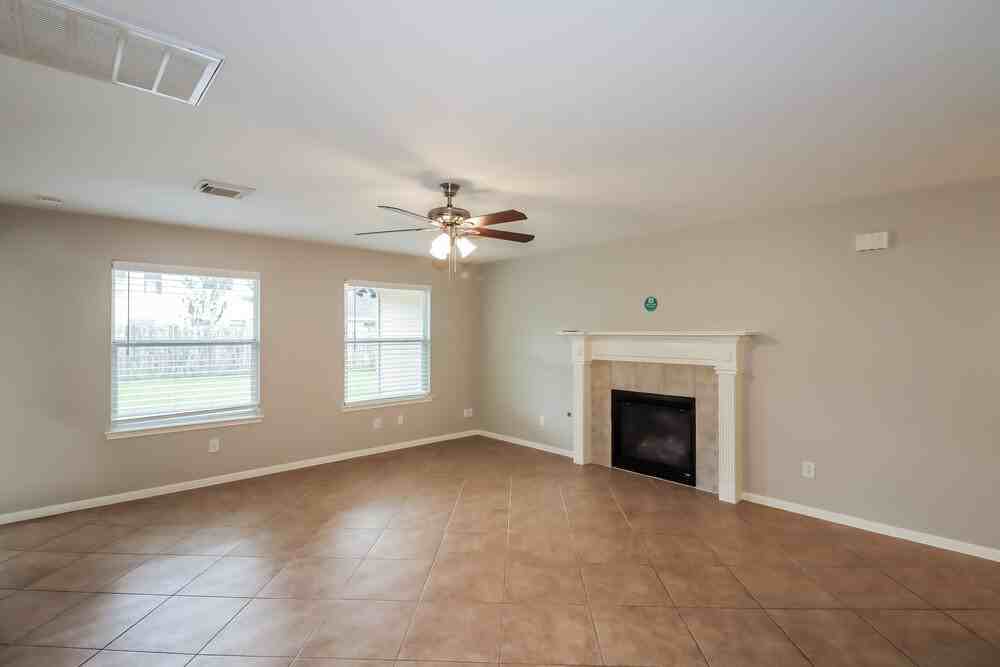 2427 Ranch Hollow Ct - Photo 5 of 17