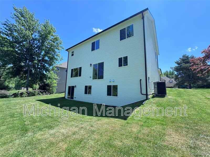 6149 Woodridge Ln - Photo 2 of 41