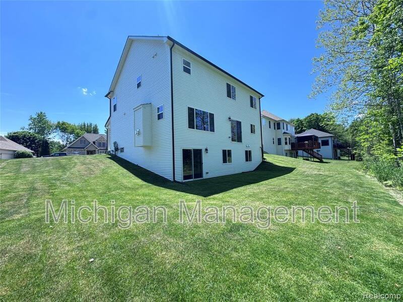 6149 Woodridge Ln - Photo 3 of 41