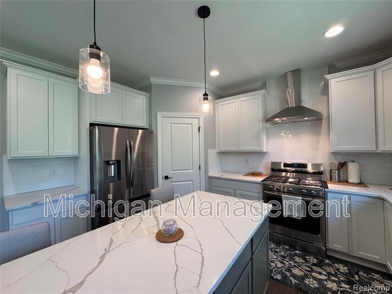 6149 Woodridge Ln - Photo 5 of 41