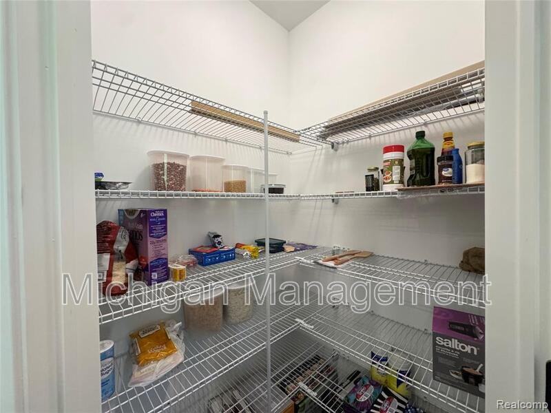 6149 Woodridge Ln - Photo 6 of 41