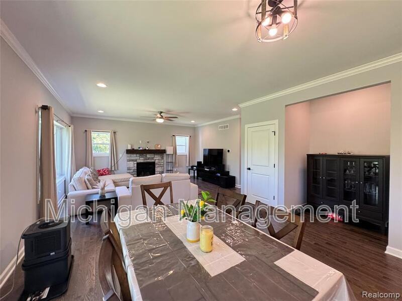 6149 Woodridge Ln - Photo 7 of 41
