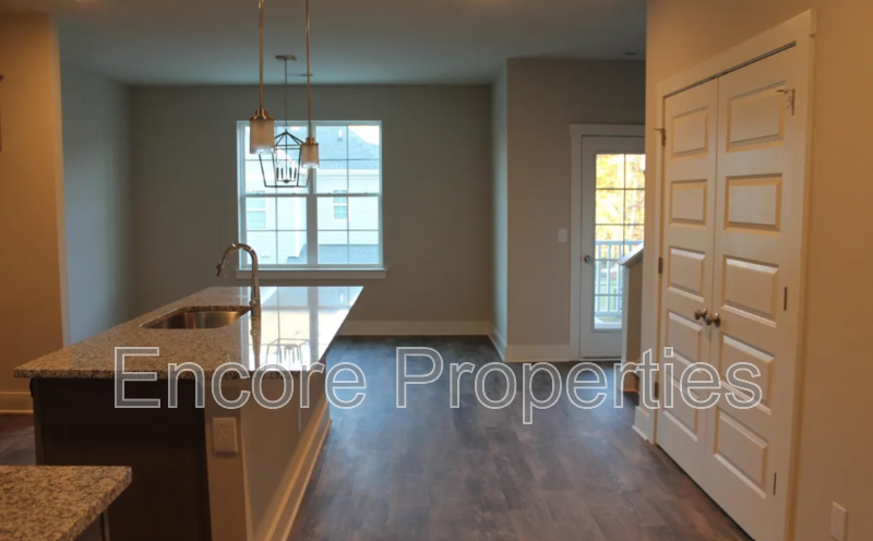 825 S Franklin St - Photo 2 of 6