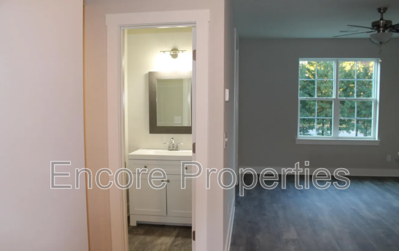825 S Franklin St - Photo 3 of 6