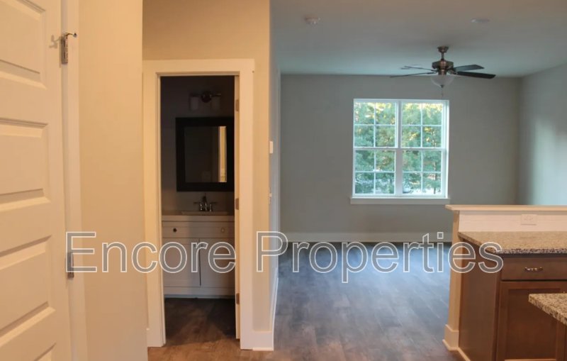 825 S Franklin St - Photo 4 of 6