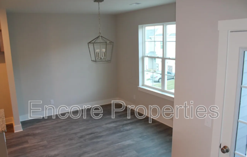 825 S Franklin St - Photo 5 of 6