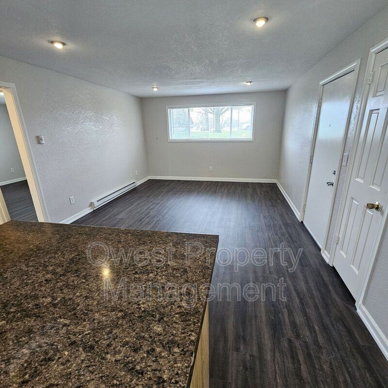 409 E Woodlawn Ave #8 - Photo 3 of 5