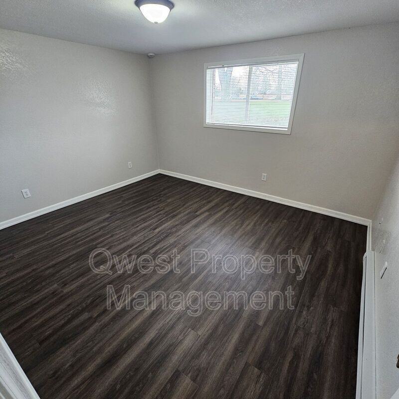 409 E Woodlawn Ave #8 - Photo 4 of 5