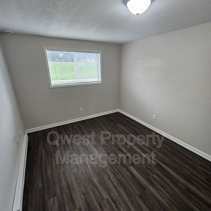 409 E Woodlawn Ave #8 - Photo 5 of 5