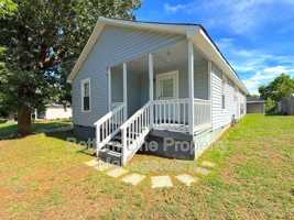featured image of 1024 E 10th St