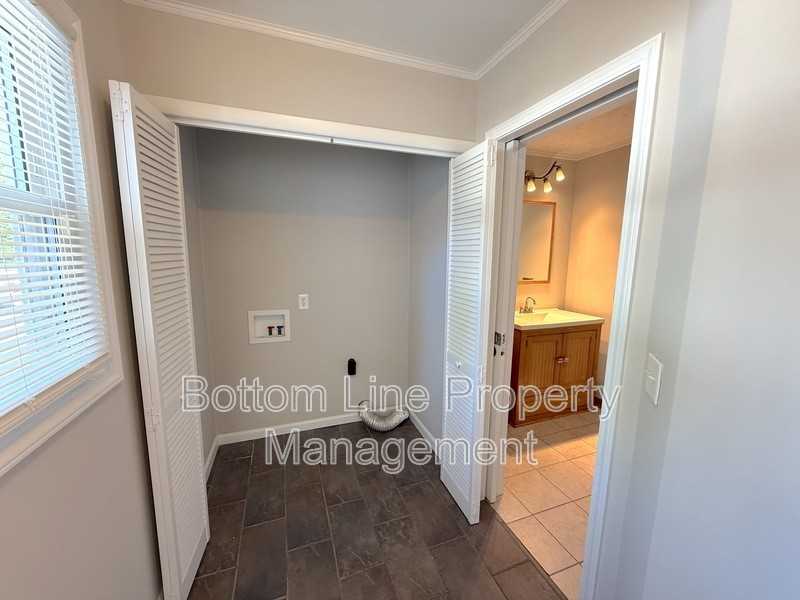 1024 E 10th St - Photo 6 of 16