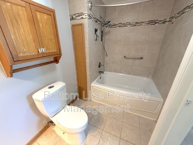 1024 E 10th St - Photo 7 of 16