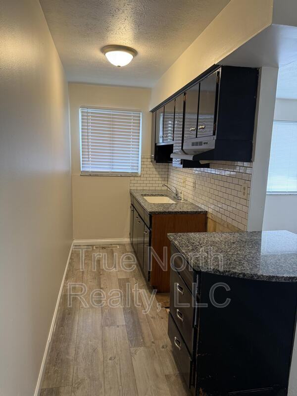 2918 Cleveland Ave #B - Photo 3 of 6