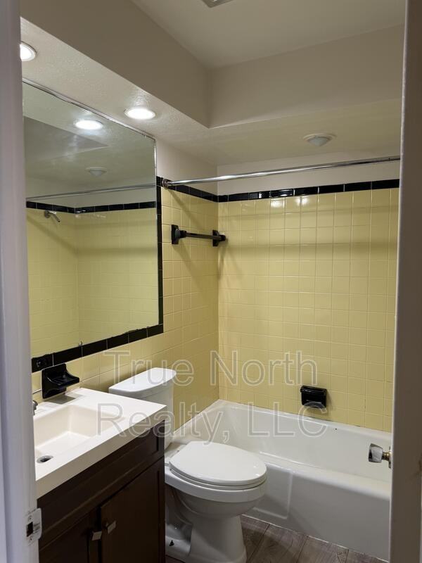 2918 Cleveland Ave #B - Photo 4 of 6