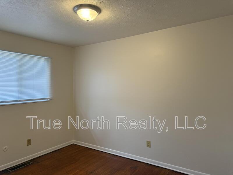 2918 Cleveland Ave #B - Photo 5 of 6