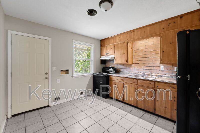 2012 Wrightsboro Rd - Photo 7 of 14