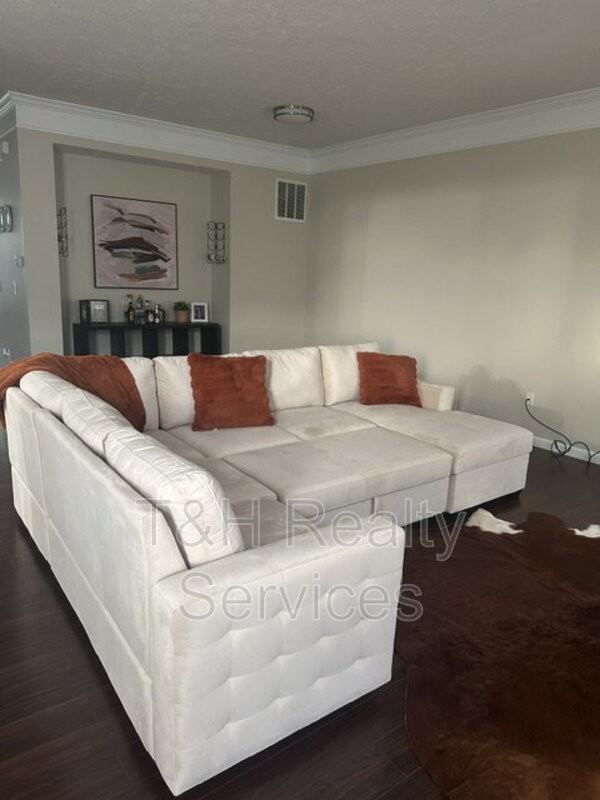 6941 Vistamere Way - Photo 3 of 11