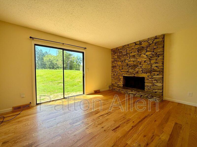 2 Dawnwood Cir - Photo 3 of 28