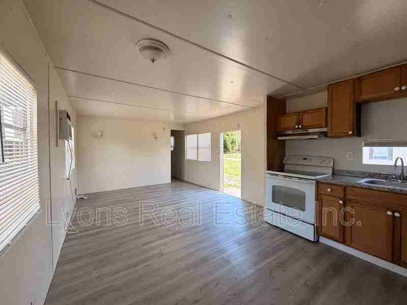 7869 Suncoast Dr - Photo 2 of 10