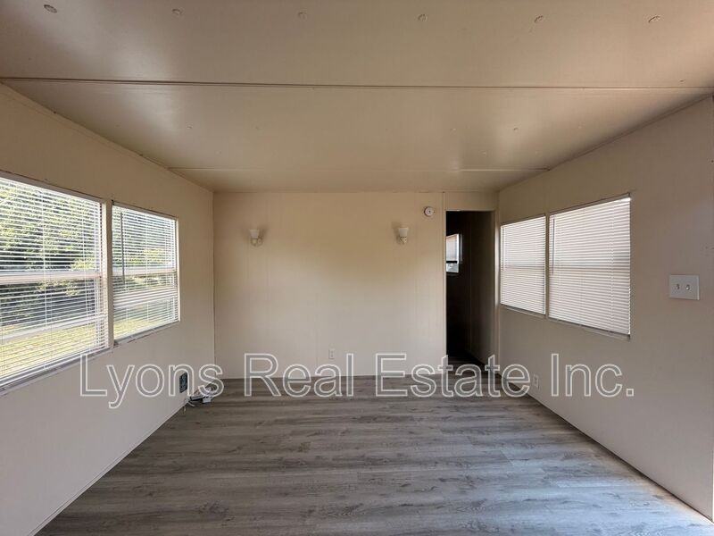 7869 Suncoast Dr - Photo 3 of 10