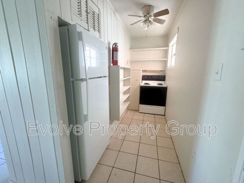 710 N Grove St #C - Photo 6 of 12