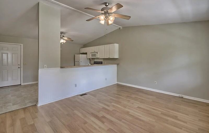 1111 Lancaster St - Photo 3 of 11